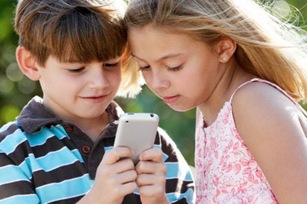 Los niños deben reducir su dosis diaria de pantallas