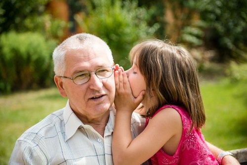 ¿Y cómo sería una sociedad sin abuelos?
