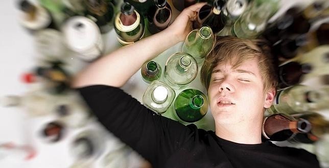 ¿Te gusta beber alcohol? Piénsalo un poco si conduces, cada año mueren 2.000 adolescentes