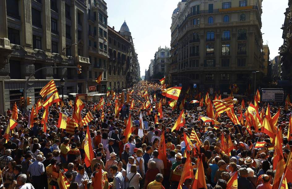 Masiva manifestación en Barcelona por la unidad de España