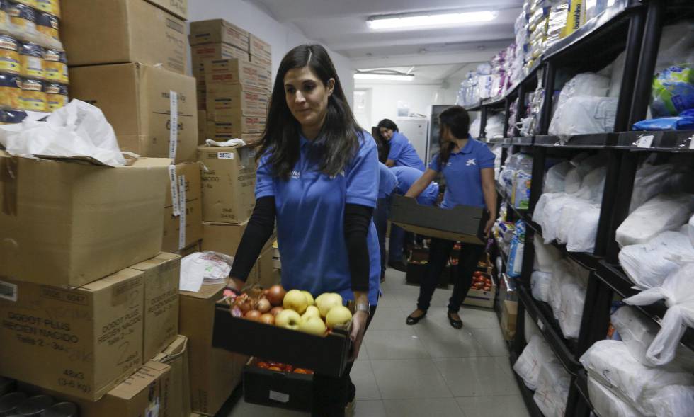 Un día en la entrega de leche y pañales a madres en dificultades