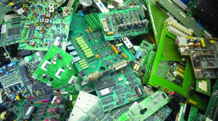 Miles de millones de dólares, escondidos en la basura electrónica